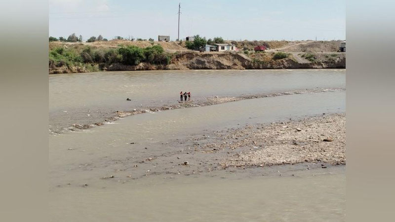 'Chirchiq daryosiga baliq tutish uchun borgan erkak suvda oqib ketdi'ning rasmi