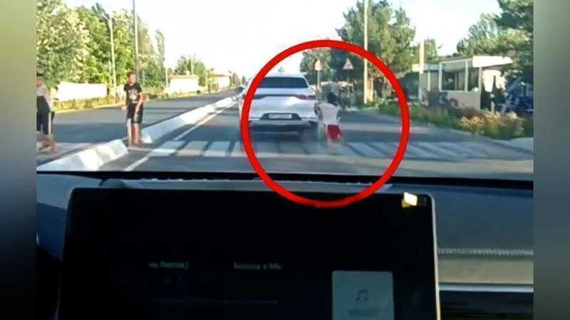 'Navoiyda 2-sinf o`quvchisi avtomobil bosib ketishidan halok bo`ldi'ning rasmi