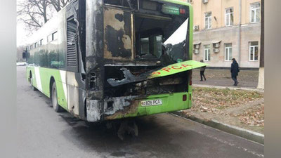 'Toshkentda yana bir avtobus yonib ketdi'ning rasmi