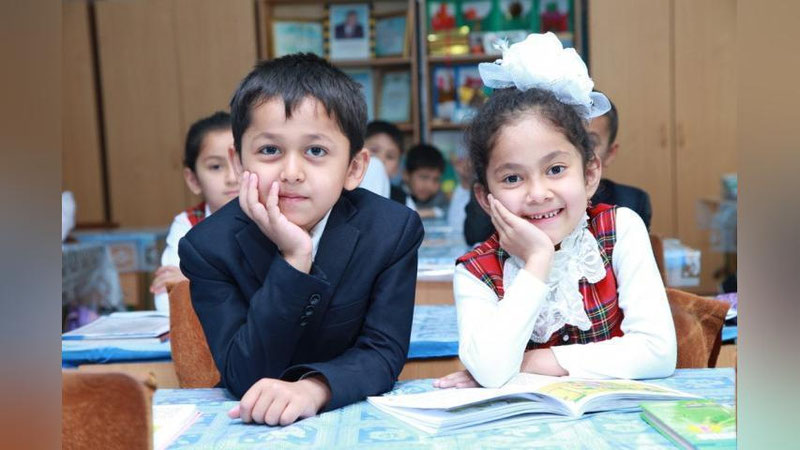 '640 MINGDAN ORTIQ BIRINChI SINF O`QUVChISIGA PREZIDENT SOVG`ASI TOPShIRILDI'ning rasmi