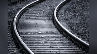 Изрображение 'Под Петербургом товарный поезд насмерть сбил узбекистанца'