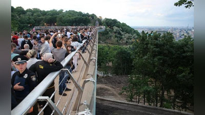 'Kievda ochilgan yangi ko`prik yopib qo`yildi'ning rasmi