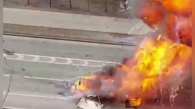 Изрображение 'В Москве взорвалась «Газель» — чудом спасся пожарный: момент попал на видео'