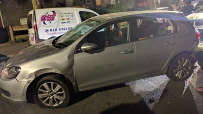 '​Лондонда оломон полицияга ҳужум қилди (Видео)'ning rasmi