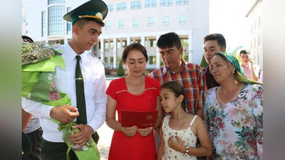 'Ofiserlar xizmatga shay!'ning rasmi