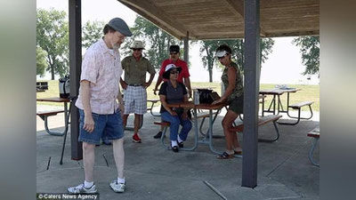 Изрображение 'РЕДКАЯ АНОМАЛИЯ ВЫВЕРНУЛА НОГИ АМЕРИКАНЦА (ВИДЕО)'