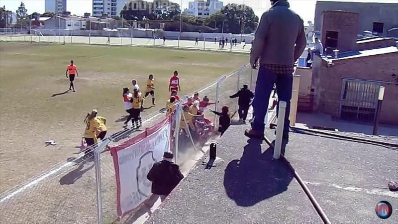 'Futbol bo`yicha ayollar jamoalari o`rtasidagi match ommaviy mushtlashuv bilan yakunlandi (Video)'ning rasmi