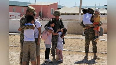 'Кутилмаган учрашув. Дадасини соғинган болажонлар полигон бўйлаб саёҳат қилишди (Фото)'ning rasmi