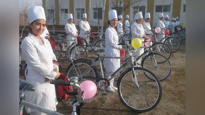 'Qanliko`lda 20 patronaj hamshiraga velosipedlar sovg`a qilindi'ning rasmi