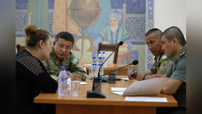 'Toshkent harbiy okrugi qo`mondoni harbiylar va ularning oila a`zolari ishtirokida sayyor qabul o`tkazdi'ning rasmi