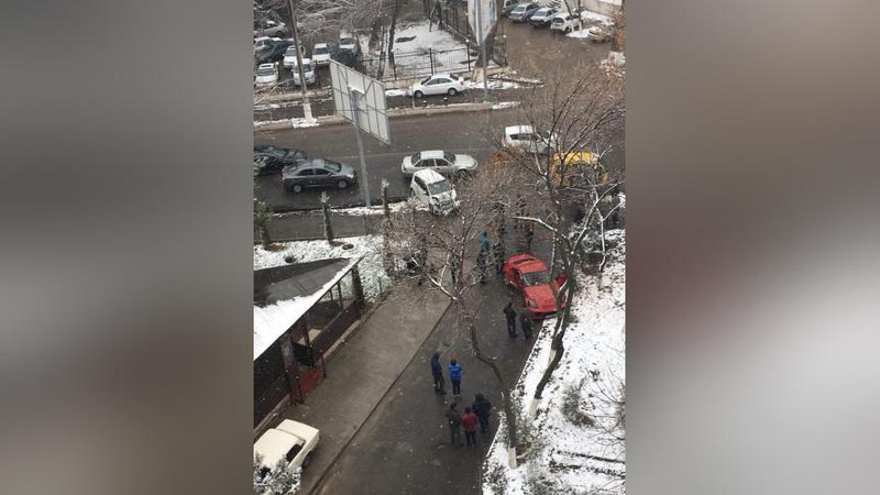 Изрображение 'В ТАШКЕНТЕ ПРОИЗОШЛО ДТП С УЧАСТИЕМ СПОРТКАРА (ФОТО)'