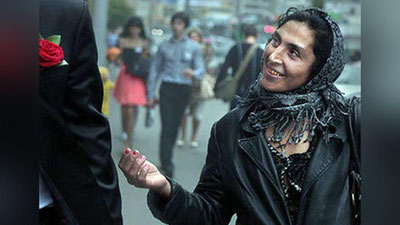 '​Baron polisiya plakatlariga lo`li ayollarning xunuk suratlari joylashtirilganidan norozi bo`ldi'ning rasmi