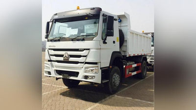 'Qarzdor korxonaning yuk mashinalari sotuvga qo`yildi           'ning rasmi