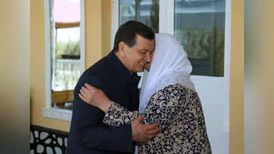 Изрображение 'НАРОДНЫЙ ПРЕЗИДЕНТ: "С ГАЛСТУКОМ И БЕЗ" (ФОТО)'