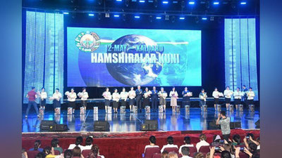 'Sog`liqni saqlash vaziri: "Fidoyi hamshiralar qarshisida hamisha ta`zimdaman!" (fotoreportaj)'ning rasmi