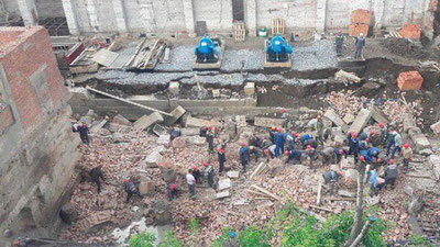 Изрображение 'В Новосибирске на рабочих обрушилась стена здания (видео)'