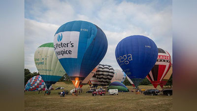 'Shveysariyada havo sharlari xalqaro festivali bo`lib o`tmoqda 'ning rasmi
