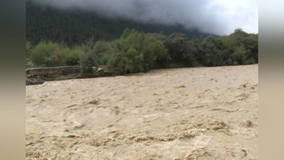 'Kuchli sel oqimi Dog`istondagi qishloqni oqizib ketdi  (Video) 'ning rasmi