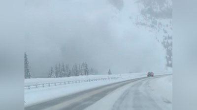 Изрображение 'СХОД ОГРОМНОЙ ЛАВИНЫ НА АВТОТРАССУ В США ПОПАЛ НА ВИДЕО'