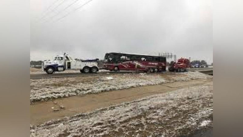 'AQShda turistlar avtobusi YTHga uchradi 'ning rasmi