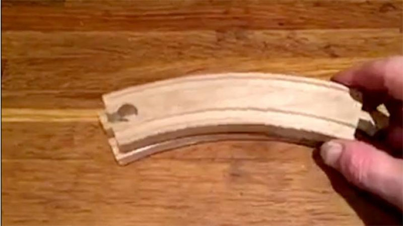 Изрображение 'Иллюзия с детской железной дорогой смутила пользователей сети '