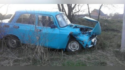 'Yangiqo`rg`ondagi fojia sabablari: Svetofor o`rnatilishiga nega panja orasidan qaralmoqda?'ning rasmi