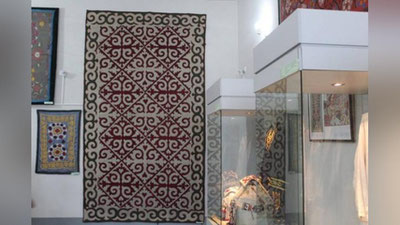 'Navoiydagi eng tarixiy gilam qaerda saqlanadi?'ning rasmi