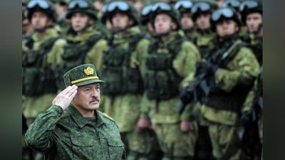 'Lukashenko Rossiya va Belarus harbiylarini yagona armiya deb atadi'ning rasmi