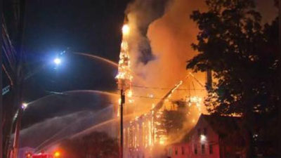 'AQShdagi cherkovda yong`in kelib chiqdi'ning rasmi