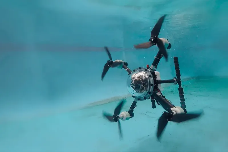 Image of 'A drone capable of flying underwater was created in China.'