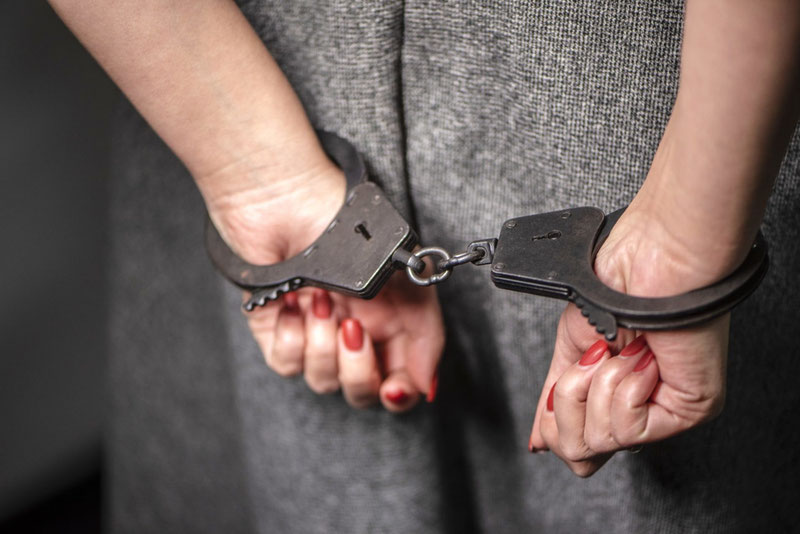 'Фарғонада фоҳишалик қилган турмушга чиқмаган қизга суд ҳукми ўқилди'ning rasmi