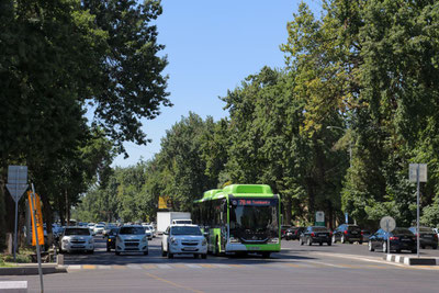 'Сенат кексаларга жамоат транспортида юришни бепул қилиш тўғрисидаги қонунни маъқуллади'ning rasmi