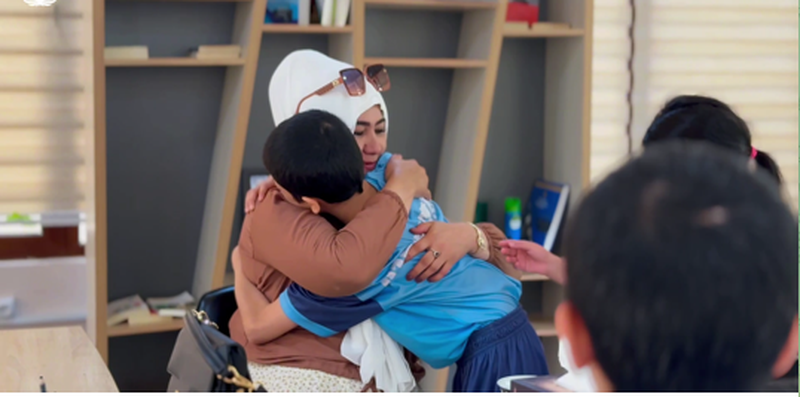 'Хорижда қаровсиз қолиб, ватанга қайтарилган болалар ота-оналарига топширилди'ning rasmi