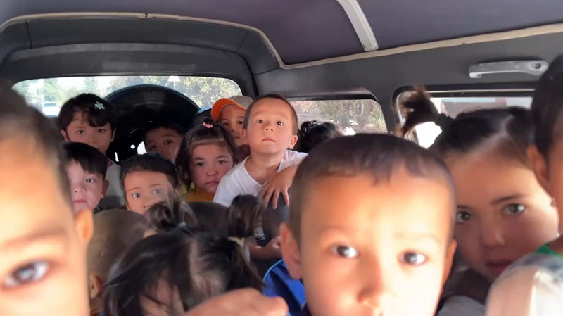 Image of 'In Andijan, a Damas driver transported 32 kindergarten children.'