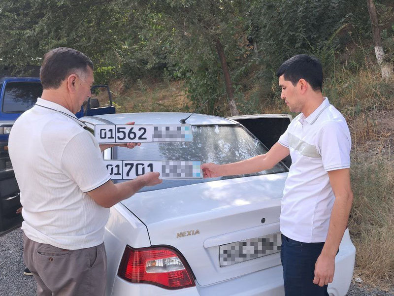 Image of 'In Namangan, counterfeit car numbers and alcohol products were destroyed.'