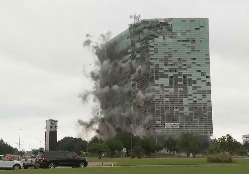 Image of 'A skyscraper was blown up in the USA.'