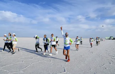 Image of 'The eco-marathon in the Aral Sea desert attracted international public attention.'