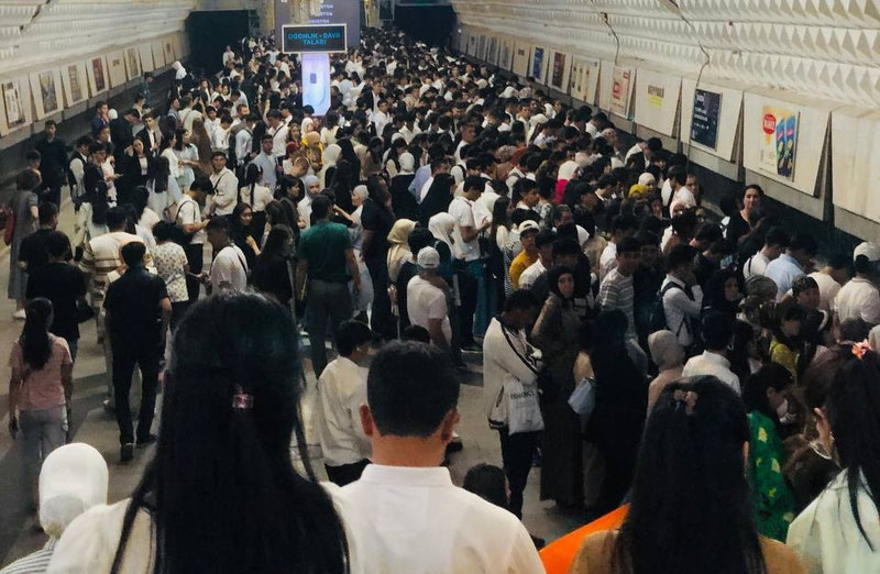 Image of 'A major congestion occurred at one of the metro stations.'