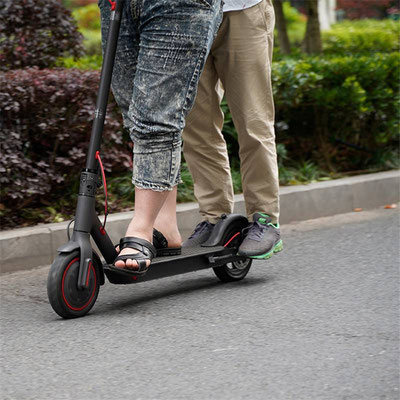 Изрображение 'Устанавливаются штрафы за движение грузовиков по левой полосе и перевозку людей на электросамокатах'