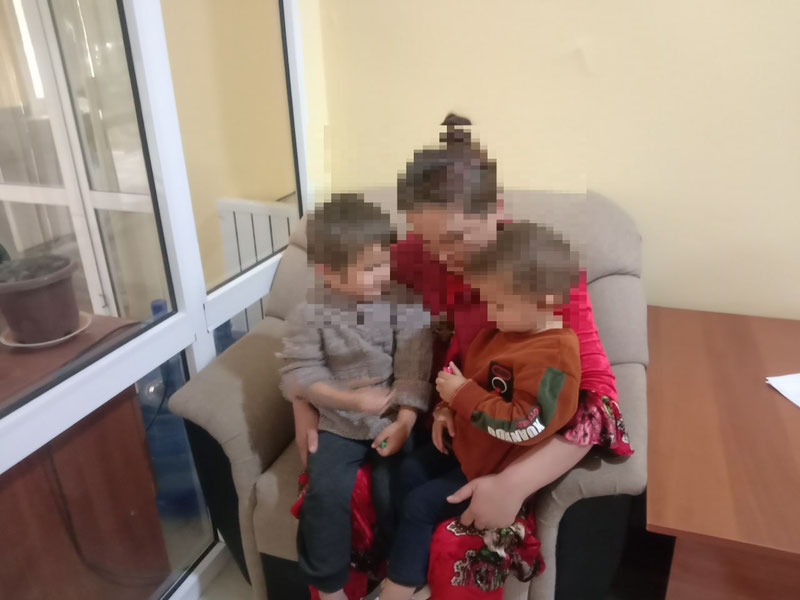 Image of 'In Khorezm, two children were given into their mother's care.'