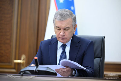 'Shavkat Mirziyoyev tadbirkorlarning huquqiy himoyasini kuchaytirishga oid takliflar taqdimoti bilan tanishdi'ning rasmi