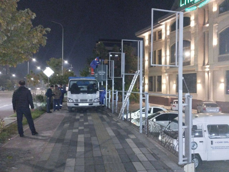 Изрображение 'В Ташкенте массово демонтируют рекламные баннеры и вывески (фото)'