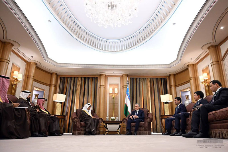 'Shavkat Mirziyoyev Saudiya Arabistoni energetika va investitsiya vazirlarini qabul qildi'ning rasmi