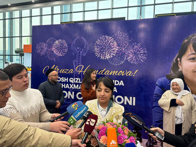 Image of 'The two-time world champion Afrouza Hamdamova was ceremoniously welcomed at the airport.'