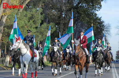 'Мустақиллигимиз ва эркинлигимиз учун ҳилпирайди!'ning rasmi