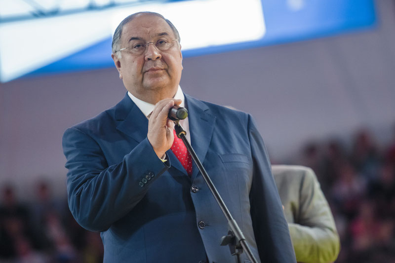 Изрображение 'Алишер Усманов приостановил работу во главе Международной федерации фехтования'