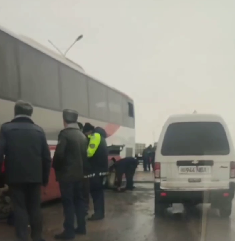 Изрображение 'В Самаркандской области в ДТП попал пассажирский автобус (видео)'