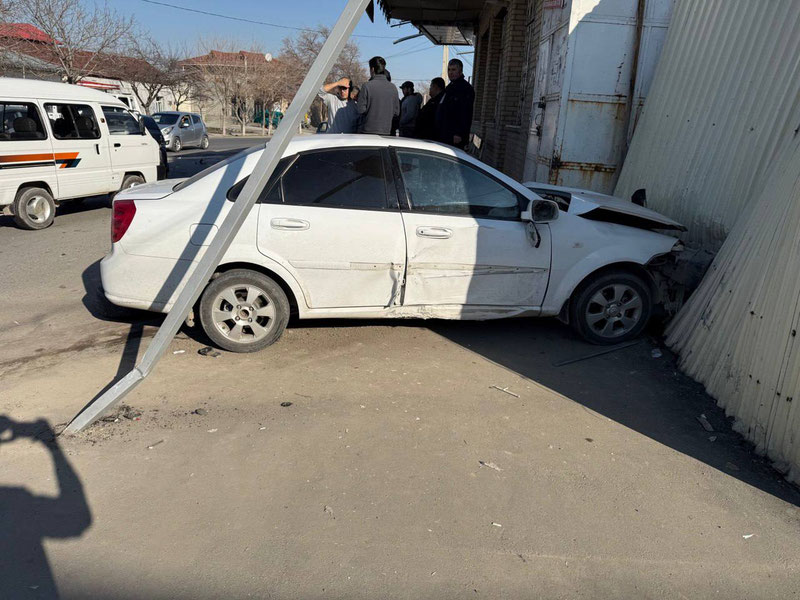 Изрображение 'В Самарканде водитель сбил двух пешеходов'