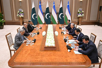 Image of 'Shavkat Mirziyoyev and the Prime Minister of the Islamic Republic of Pakistan held talks in a limited format and with the participation of official delegations.'