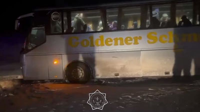 Изрображение 'Грузовик протаранил автобус с узбекистанцами на трассе в Казахстане'